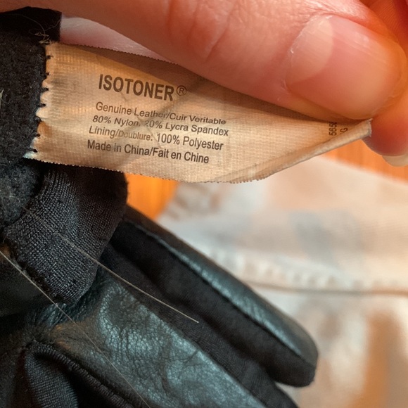 Isotoner leather gloves, ladies, doesn’t say the size sadly - Picture 4 of 4